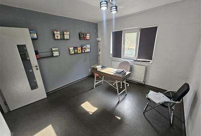 Apartament cu 3 camere decomandat în Micro IV - 11