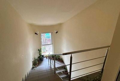 Casă cu 4 camere în Mehala - 3