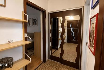 Apartament cu 3 camere semidecomandat în Drumul Taberei