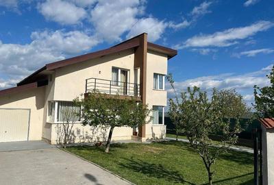 Casă cu 4 camere cu Teren 500 Mp în Central - 1