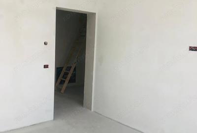 Casă cu 3 camere în Giroc