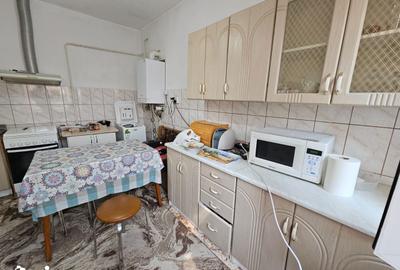 Casă cu 3 camere cu Teren 500 Mp în Central - 2
