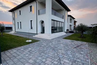 Casă cu 4 camere în Central - 2