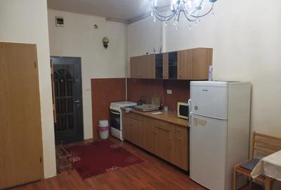 Inchiriez ap 2 cam. Zona Intim la casa 250 - 1