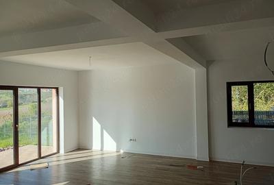 Casă cu Teren 760 Mp în Central - 8