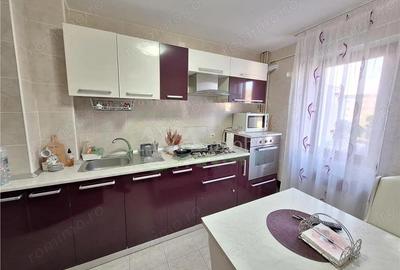 Apartament 3 camere semidecomandat, renovat si semi-mobilat, zona Cora-Bacau Apartament 3 camere semidecomandat, renovat si semi-mobilat, zona Cora-Bacau - 9