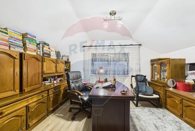 Casă cu 5 camere cu Teren 300 Mp în Central - 11