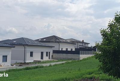 Casă cu 7 camere cu Teren 450 Mp în Central - 19