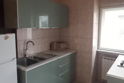 Apartament cu 3 camere decomandat în P-ța Universității - 12