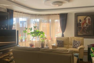 Casă cu 6 camere cu Canalizare în Ultracentral