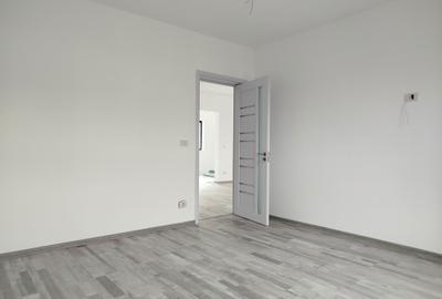 Casă cu 3 camere în Lumina