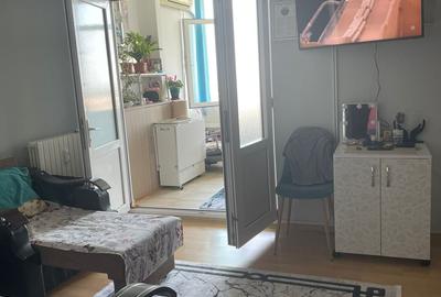 Garsonieră decomandată în Far