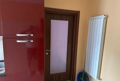 Vind apartament 2 camere semidecomandate