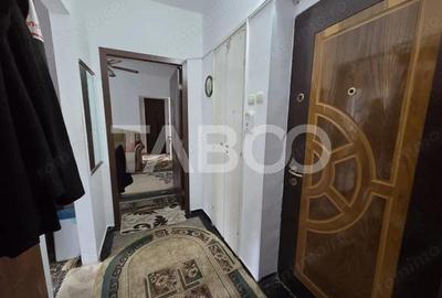 Apartament cu 3 camere semidecomandat în Central - 2