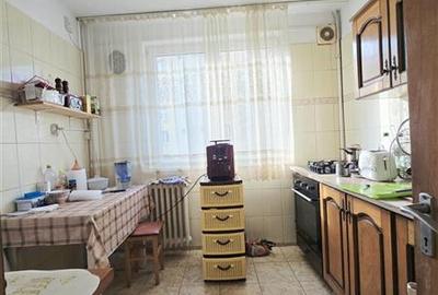 Apartament cu 3 camere semidecomandat în Teiul Doamnei - 8