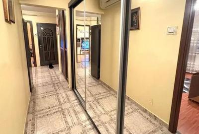 Apartament cu 3 camere decomandat în - 4