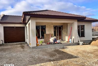 Casă cu 4 camere cu Teren 5 Mp în Central - 2