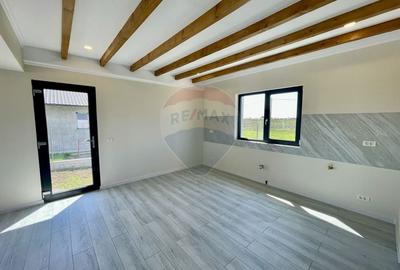 Casă cu 4 camere cu Canalizare în Exterior Vest - 16