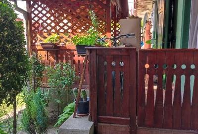 Vând apartament 2 camere, central, curte comună - 2