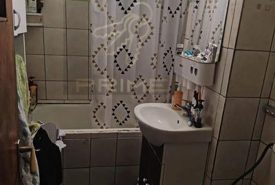 Apartament 2 camere decomandat loc de parcare, zona Coresi, comision 0% - 3