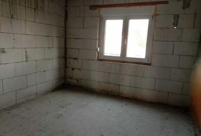 Casă cu 4 camere în Iosif