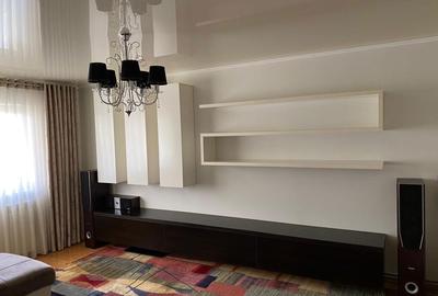 Apartament cu 3 camere decomandat în Turnișor - 1