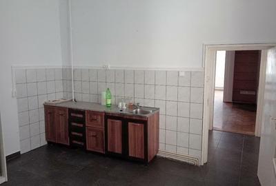 Casa nemobilata in zona Grivitei - Colina Universitatii - 5