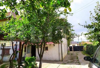 Casa de 170 mp, teren 720 mp, parcare, zona Cetate