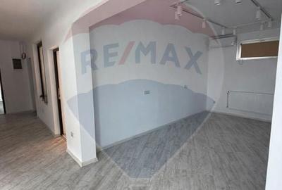 Spațiu comercial, de 169 mp, în Central - 4