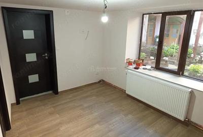 Casă cu Teren 1439 Mp în Socol - 2