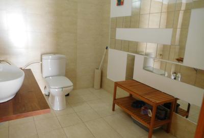 Casa spatioasa cu o panorama excelenta - 9