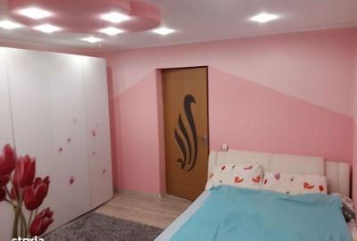 Casă cu 7 camere cu Teren 1702 Mp în Groși - 2