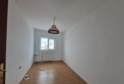 Casă cu 4 camere cu Teren 700 Mp în Recea - 1