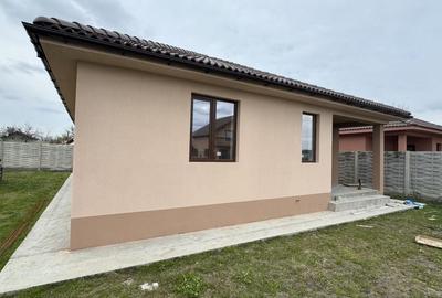 Casă individuală cu 4 camere în Sânmihaiu Român
