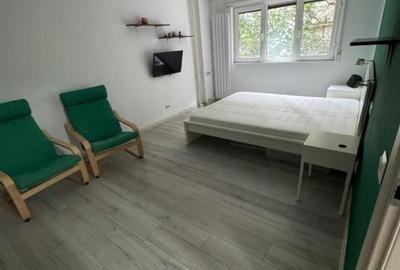 Garsonieră decomandată, mobilată în Universitate