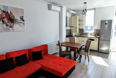Apartament cu 2 camere decomandat în Take Ionescu