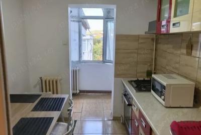 400 euro!Ap 2 cam decomandat in Podul de Fier - 3