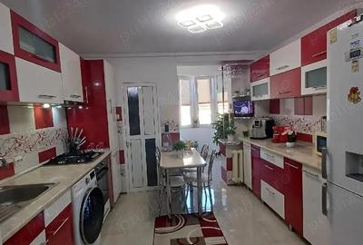 Apartament cu 4 camere decomandat în Central - 1