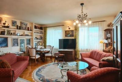 Casă cu 7 camere cu Teren 608 Mp în Central