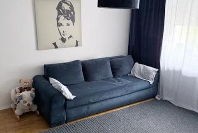 Apartament cu 3 camere semidecomandat, mobilat în 1 Mai