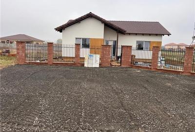 Duplex cu 4 camere cu Canalizare în Moșnița Nouă - 1