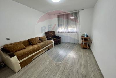 Casă cu 8 camere cu Teren 792 Mp în Cristian - 12