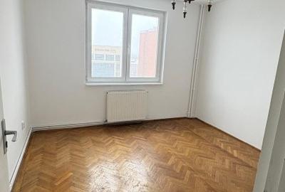 Apartament cu 3 camere circular în Astra - 2