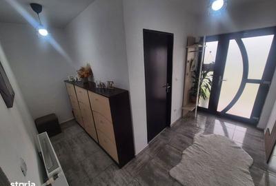 Casă cu 4 camere în Bucureasa - 1