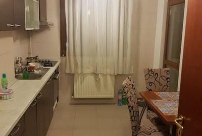 Apartament cu 3 camere semidecomandat în Central - 1