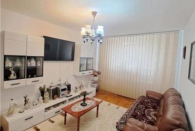 Apartament cu 3 camere decomandat în Girocului - 9