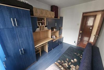 Apartament cu 3 camere nedecomandat, mobilat în Micro III - 16