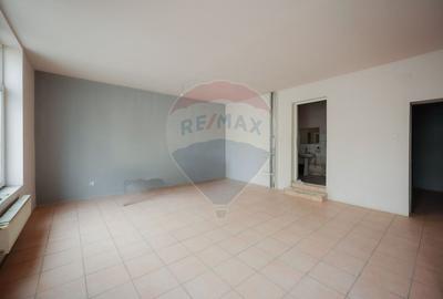 Casă cu 8 camere cu Teren 500 Mp în Iosia - 11