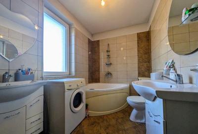 Casă cu 5 camere cu Teren 2000 Mp în Unirii