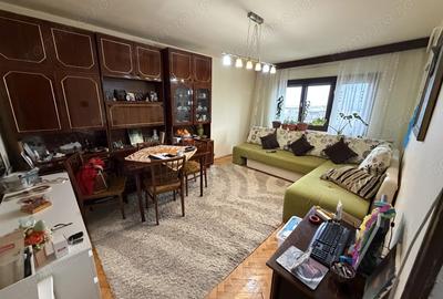 Apartament cu 3 camere decomandat în Steaua